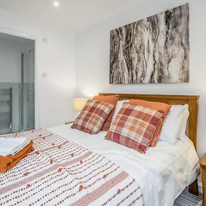 Spacious 3 Bedroom Modern House - Heart Of - Private Main Door Entrance & Private Garden With Stunning Views Of Arthur Seat Apartment Edinburgh